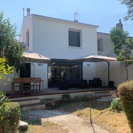 Villa au calme dans un écrin de verdure Aytré Exterior foto