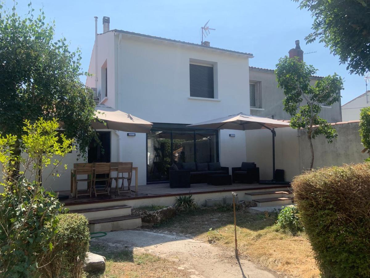 Villa au calme dans un écrin de verdure Aytré Exterior foto