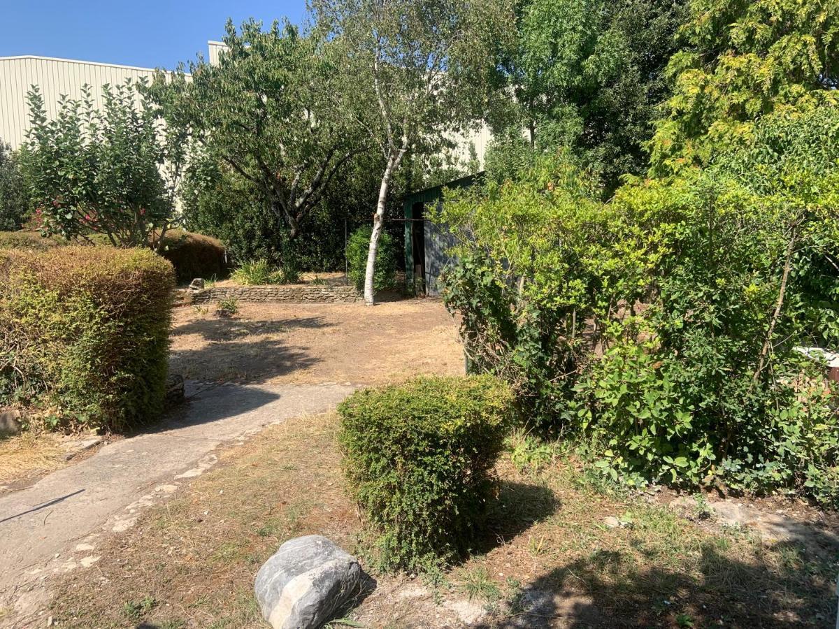 Villa au calme dans un écrin de verdure Aytré Exterior foto